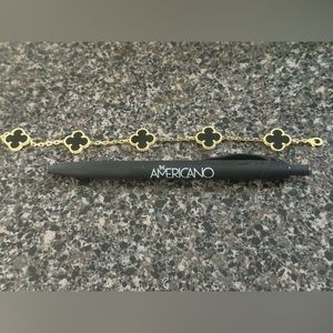 Van Cleef and Arpels Onyx Vintage Alhambra bracelet, 5 motifs